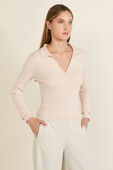 תמונת דוגמן קידמית של Ribbed Merino Wool Collared Sweater‏