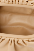 תמונת תקריב של The Pouch Belt Bag in Almond