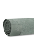 תמונה אחורית של The (Small) Towel