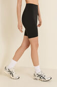 Align™ Short 8 תמונת דוגמן קידמית של Align™ Short 8
