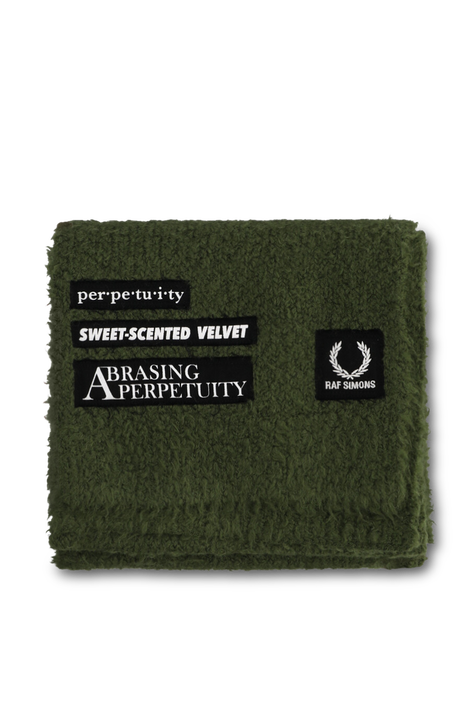 צעיף צמר עם פאצ`ים FRED PERRY