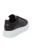תמונת תקריב של Oversized Sneaker in Black