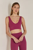 תמונת דוגמן קידמית של Align V Neck Bra A/B Cup