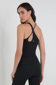 תמונת דוגמן אחורית של Align™ Cross-Strap Tank Top