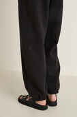 תמונת תקריב דוגמן של Scuba Mid-Rise Oversized Jogger Regular