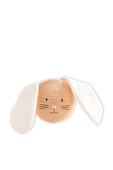 תמונה קידמית של קולב עץ ארנב