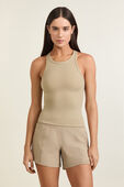 תמונת דוגמן קידמית של Align™ Waist-Length Racerback Tank Top