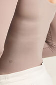 תמונת תקריב דוגמן של Nulu Square-Neck Long-Sleeve Bodysuit