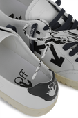 תמונת תקריב של White Low Vulcanized Sneakers