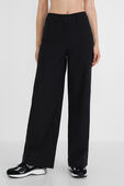 תמונת דוגמן קידמית של City Sleek 6 PKT Wide-Leg Utilitech