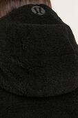 תמונת תקריב דוגמן של Wunder Puff Cropped Vest Textured Fleece