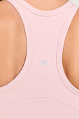 תמונת תקריב דוגמן של Align™ Waist-Length Racerback Tank Top