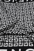 תמונת תקריב של Womans accessories 90X90