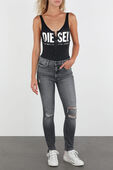 תמונת דוגמן קידמית של Mesh Logo High Top Sneakers in White