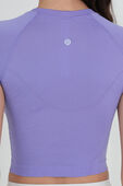 תמונת תקריב דוגמן של Swiftly Tech Cropped Short-Sleeve Shirt 2.0