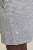תמונת תקריב דוגמן של Textured Double Knit Cotton Short 7