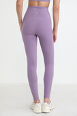תמונת דוגמן אחורית של Align™ High-Rise Pant 25" *Pockets