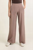 תמונת דוגמן קידמית של Swift Mid-Rise Wide-Leg Pant