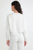 תמונת דוגמן אחורית של Perfectly Oversized Cropped Crew