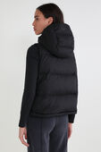 תמונת דוגמן אחורית של Wunder Puff Cropped Vest