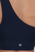 תמונת תקריב דוגמן של Align™ Asymmetrical Bra, C/D Cup