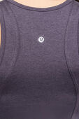 תמונת תקריב דוגמן של Soft Sueded Crewneck Cropped Tank
