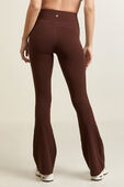 תמונת דוגמן אחורית של Groove Super-High-Rise Nulu™ Flared Pant *Regular