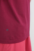 תמונת תקריב דוגמן של Metal Vent Tech Short-Sleeve
