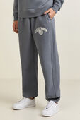 Scuba Mid-Rise Oversized Jogger Graphic תמונת דוגמן קידמית של Scuba Mid-Rise Oversized Jogger Graphic