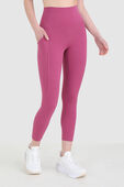 Align High-Rise Crop 23" *Pockets תמונת דוגמן קידמית של Align High-Rise Crop 23" *Pockets