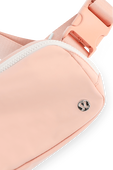 תמונת תקריב של Everywhere Belt Bag
