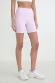 תמונת דוגמן קידמית של Align™ High-Rise Short 6