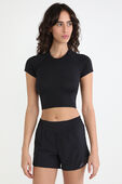 תמונת דוגמן קידמית של Swiftly Tech Cropped Short-Sleeve Shirt 2.0
