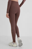 תמונת דוגמן אחורית של Swift Speed High-Rise Tight 28