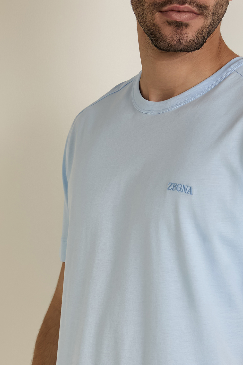 תמונת תקריב דוגמן של חולצת טי ZEGNA