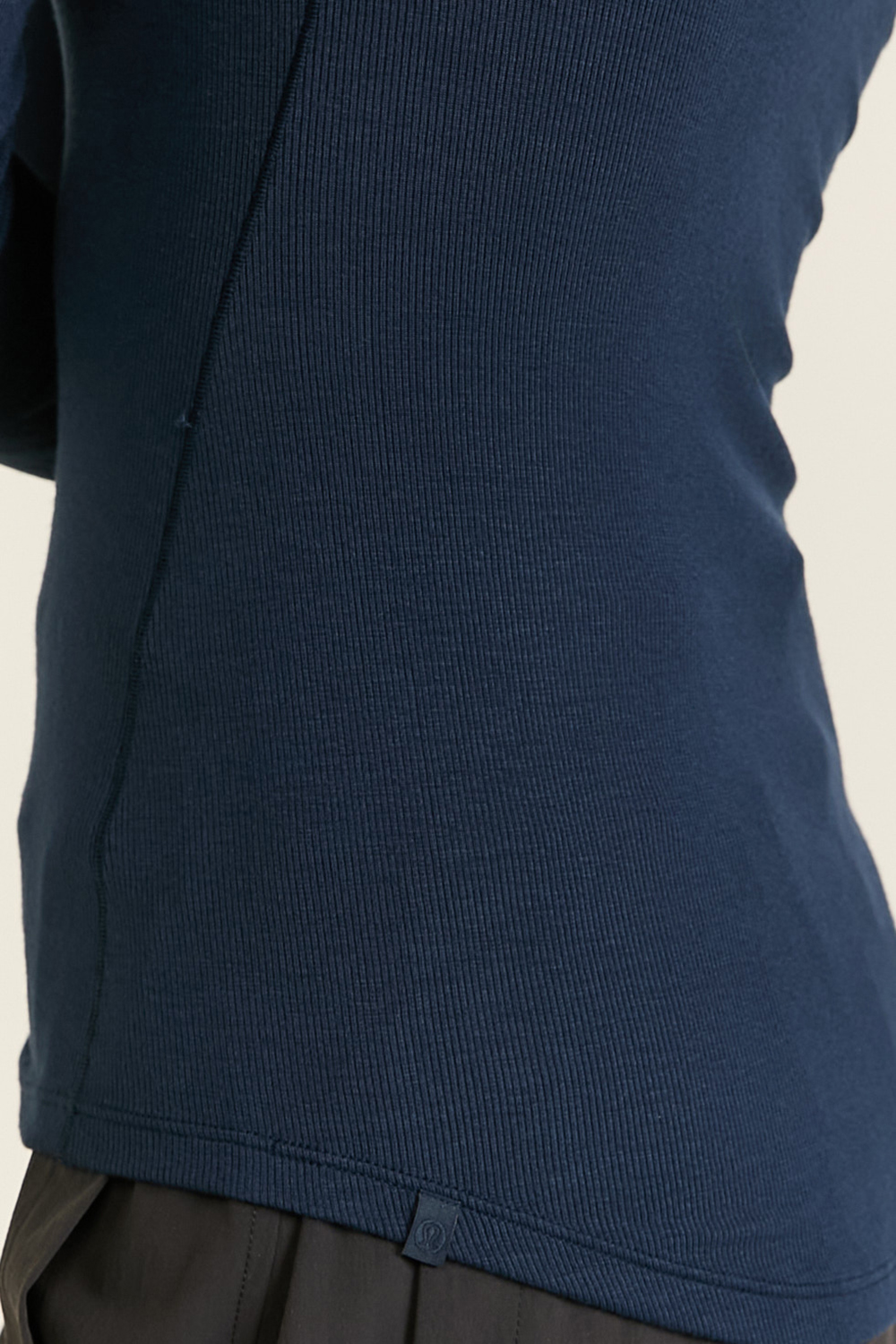 תמונת תקריב דוגמן של Hold Tight Long-Sleeve Shirt