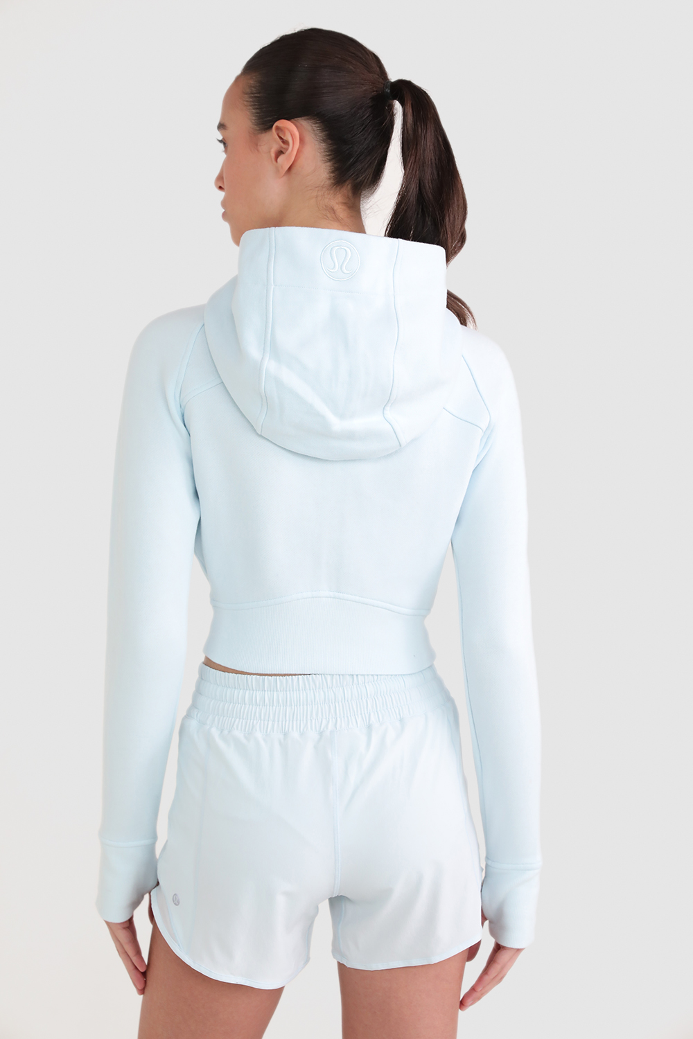 תמונת דוגמן אחורית של Scuba Full-Zip Cropped Hoodie