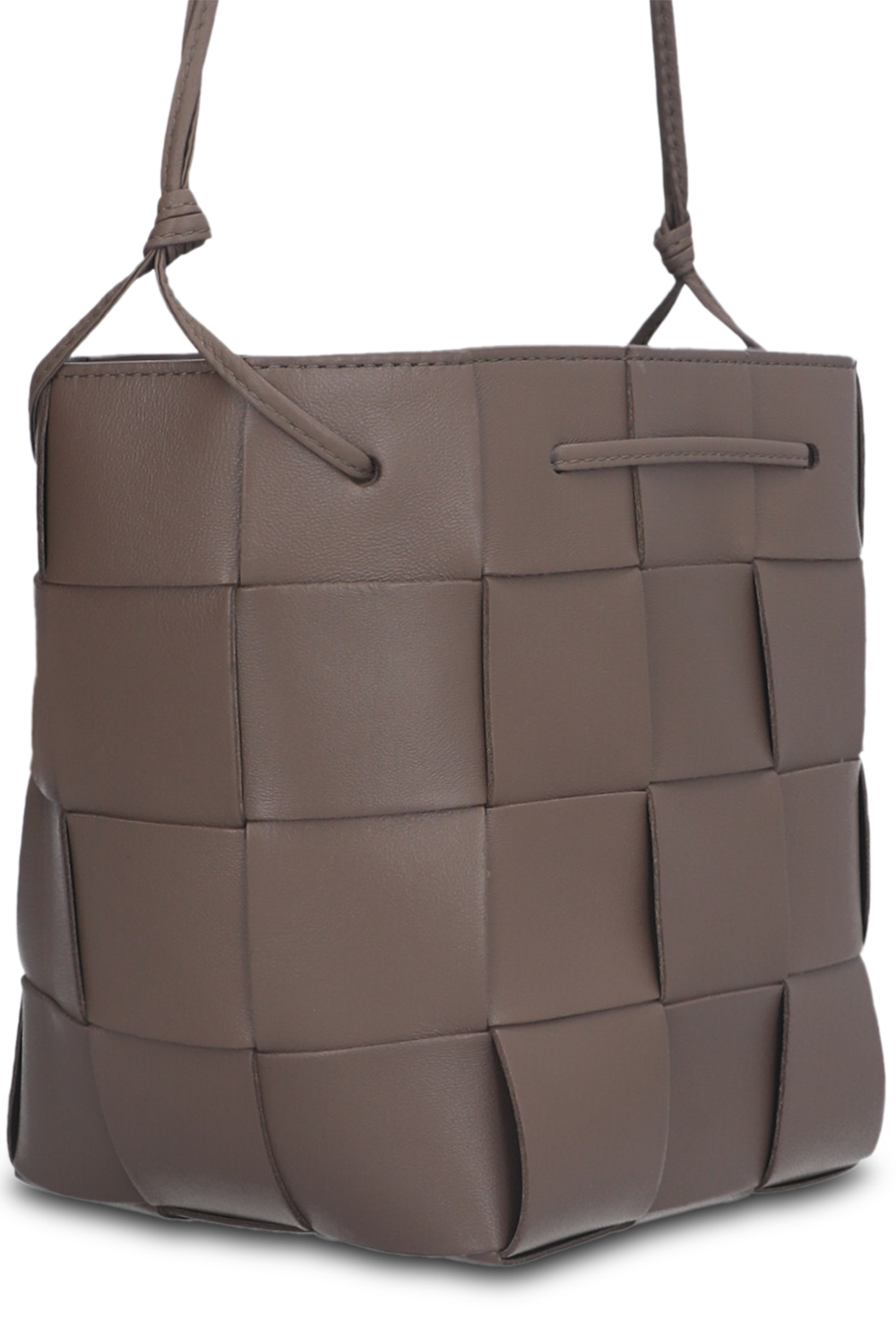 תמונת תקריב של תיק צד מעור BOTTEGA VENETA