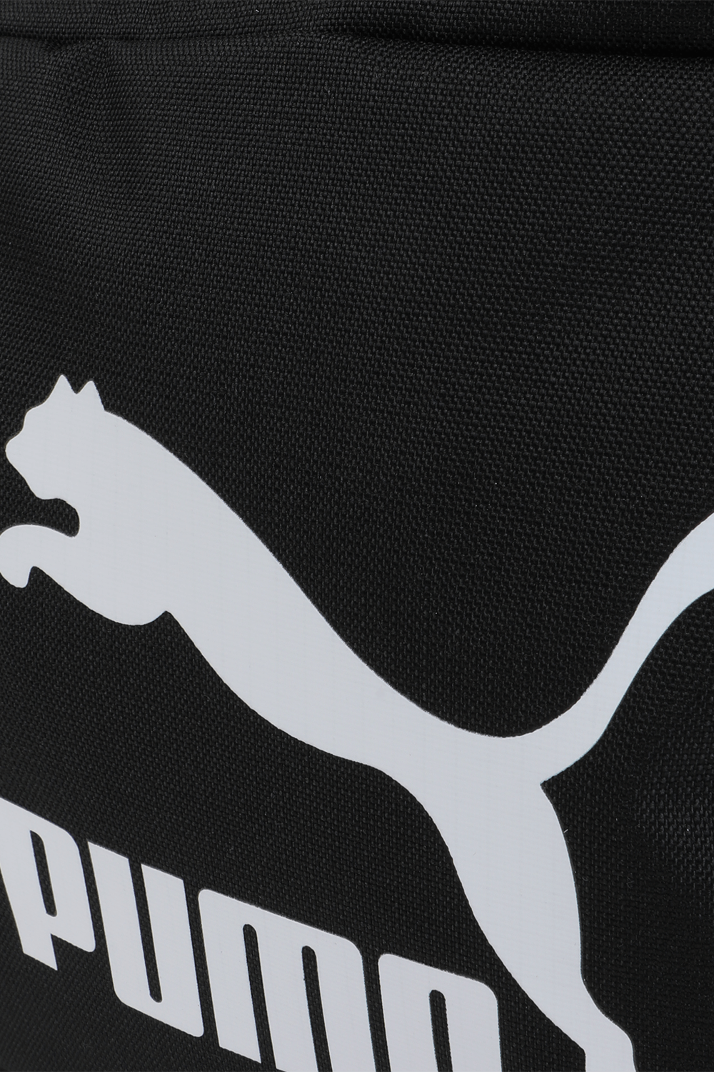 תמונת תקריב של תיק גב ארכיון PUMA