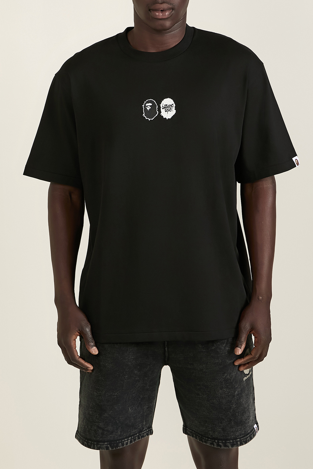 תמונת דוגמן קידמית של חולצת טי BAPE