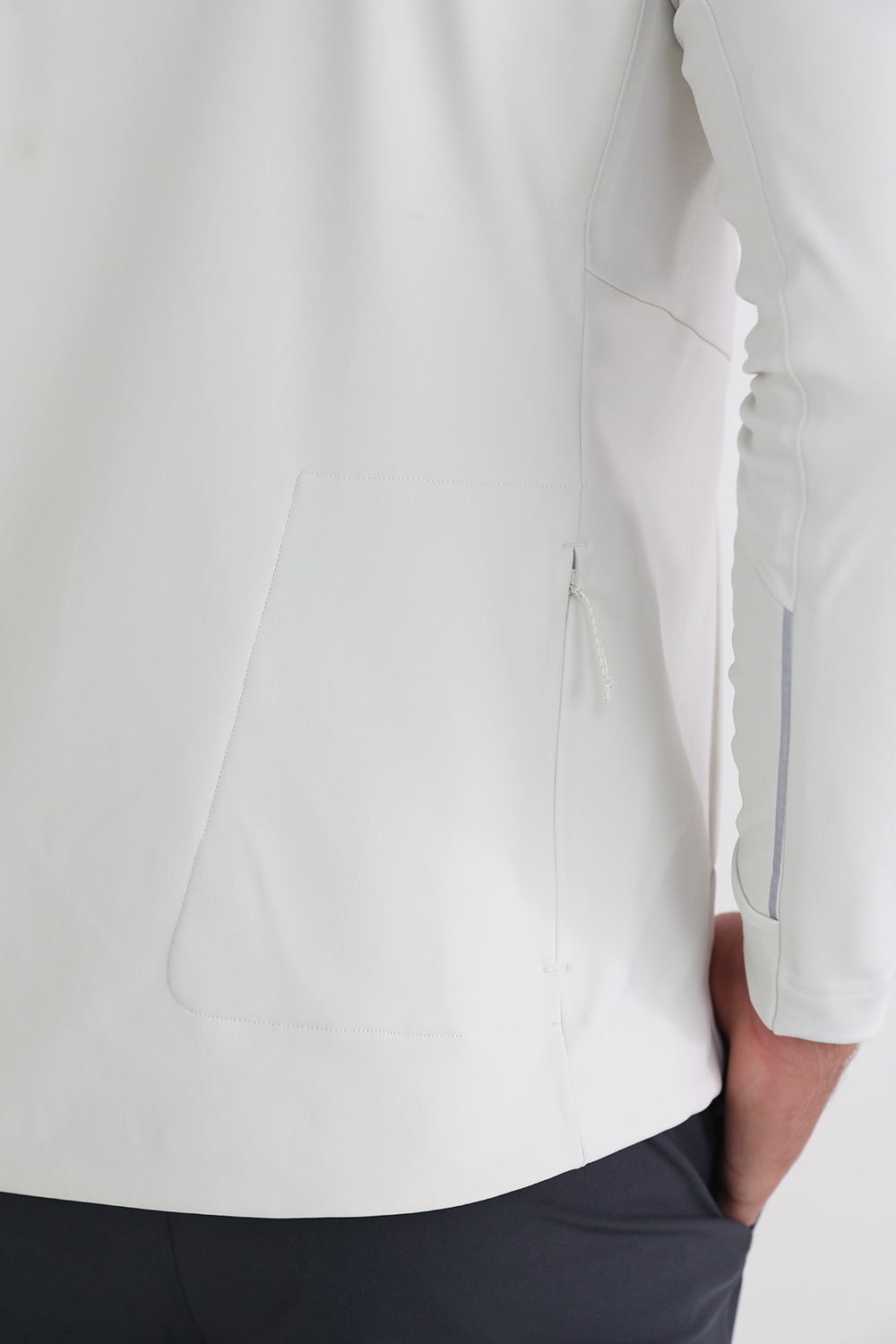 תמונת תקריב דוגמן של Cross Chill Jacket
