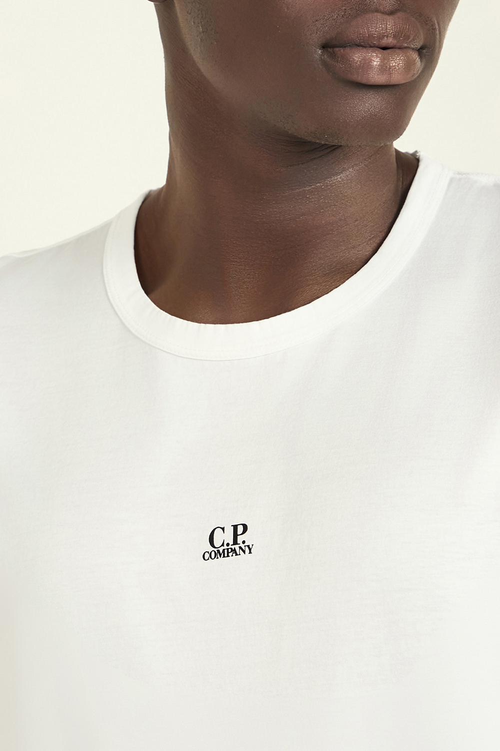 תמונת דוגמן אחורית של חולצת טי C.P. COMPANY