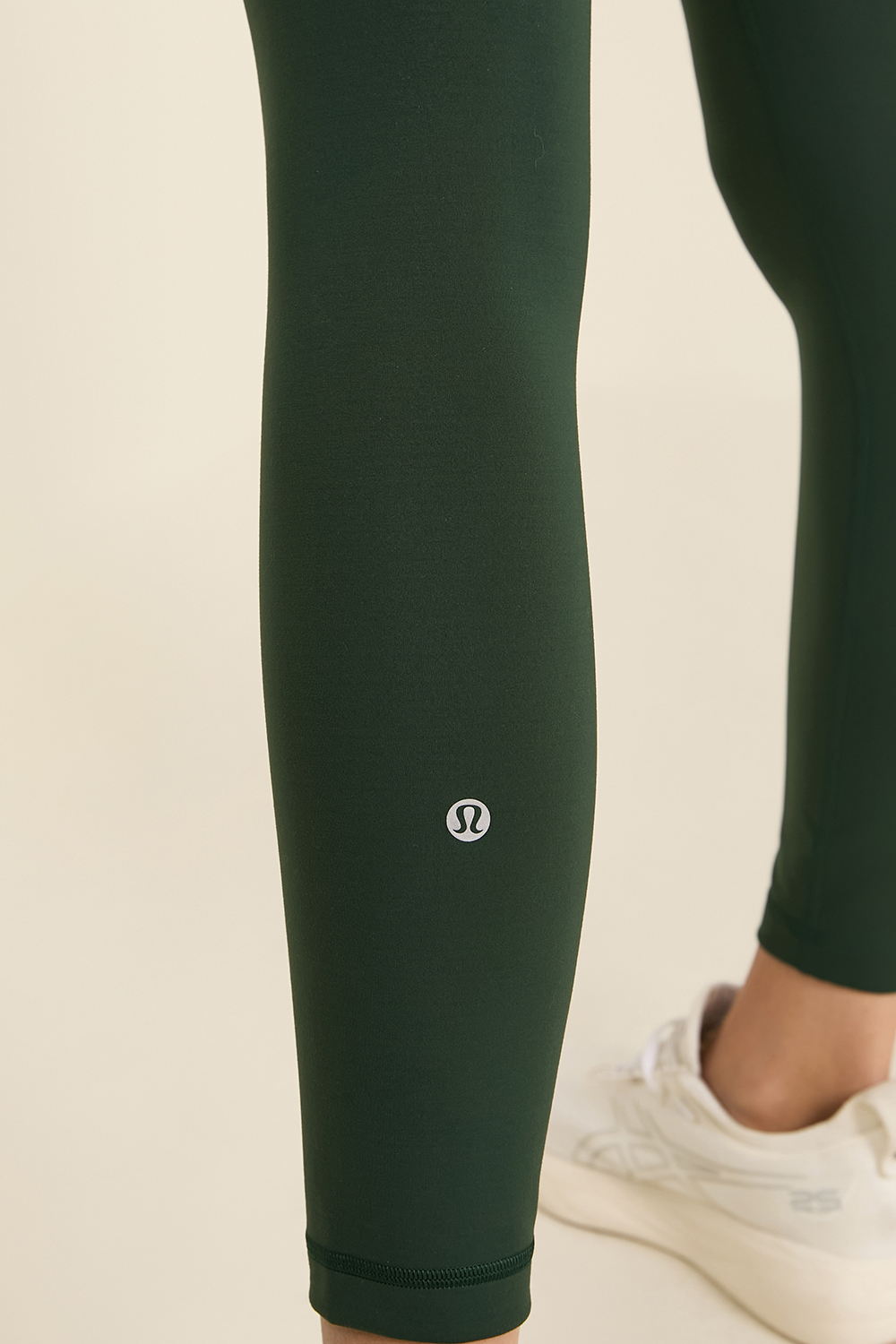תמונת תקריב דוגמן של Wunder Train Ribbed HR Crop 23 LULULEMON