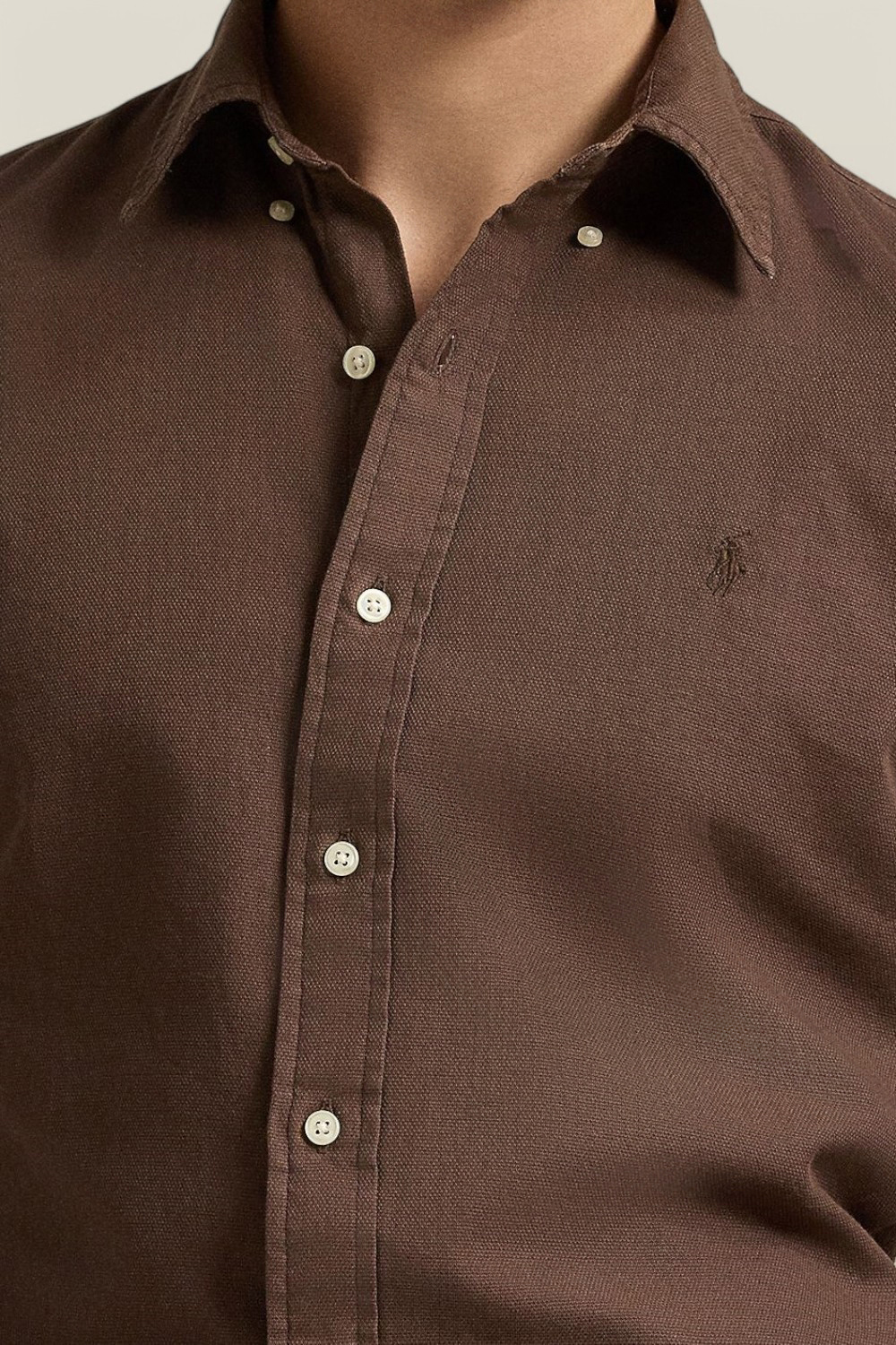 תמונת תקריב דוגמן של חולצה מכופתרת POLO RALPH LAUREN