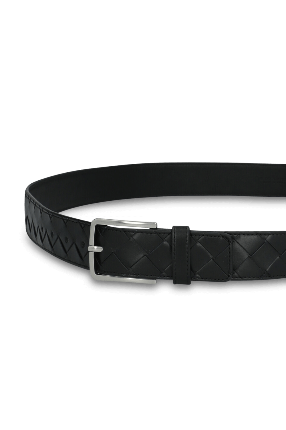 תמונת תקריב של חגורת עור קלוע BOTTEGA VENETA