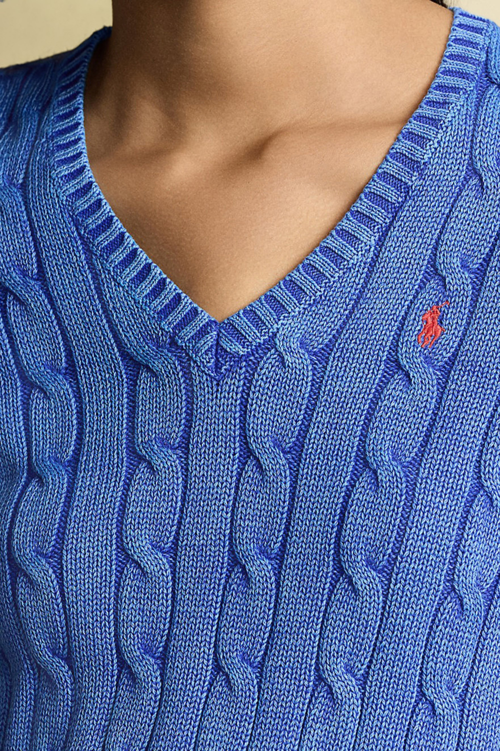 תמונת תקריב דוגמן של חולצת סריג POLO RALPH LAUREN
