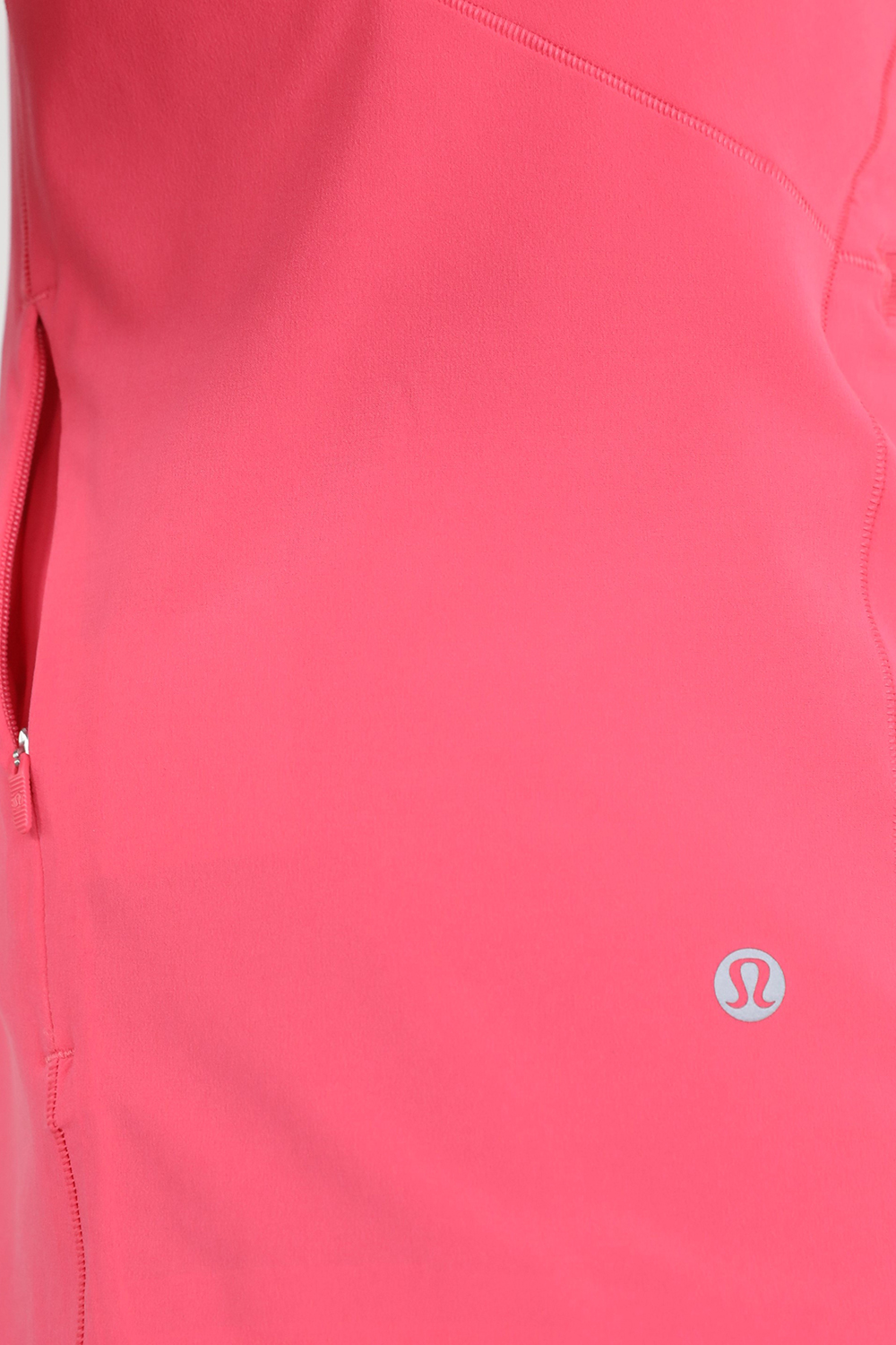 תמונת תקריב דוגמן של Mist Over Windbreaker