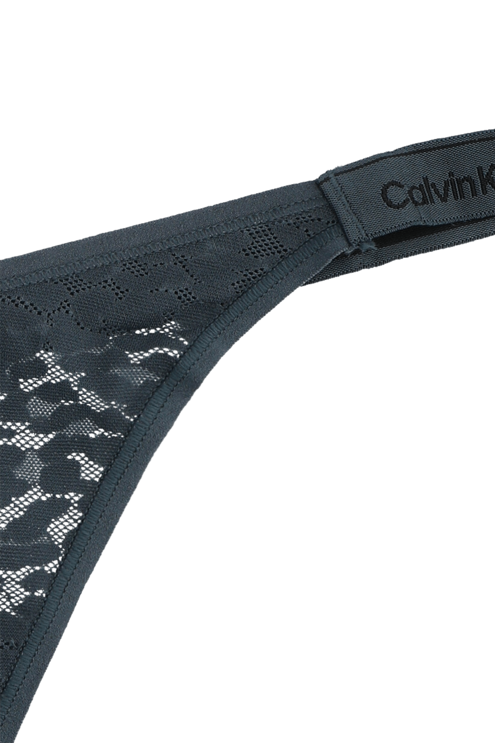 תמונת תקריב של תחתוני חוטיני CALVIN KLEIN