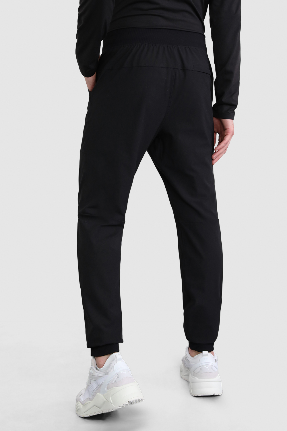 תמונת דוגמן אחורית של ABC Jogger