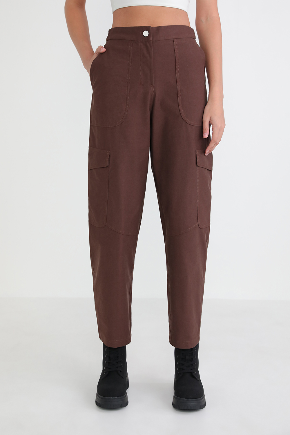 תמונת דוגמן קידמית של Light Utilitech Cargo Pocket High-Rise Pant